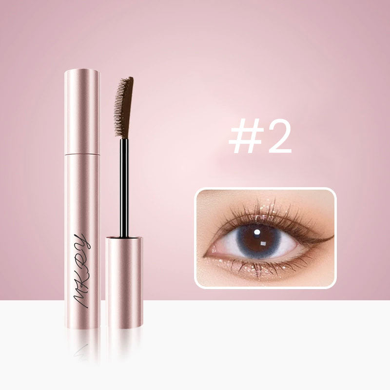đ„Ny mascara för lĂ€ngre, lockigare ögonfransar