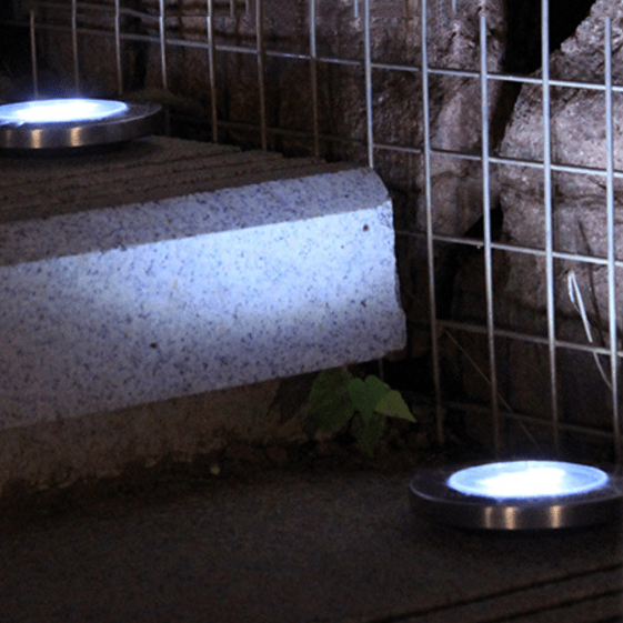 Soldriven LED gångvägsljus