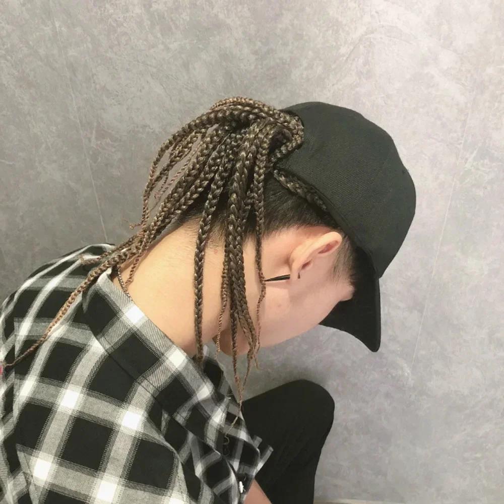 Flätad perukkeps – Snapback-keps med fastsydda dreadlockfläto