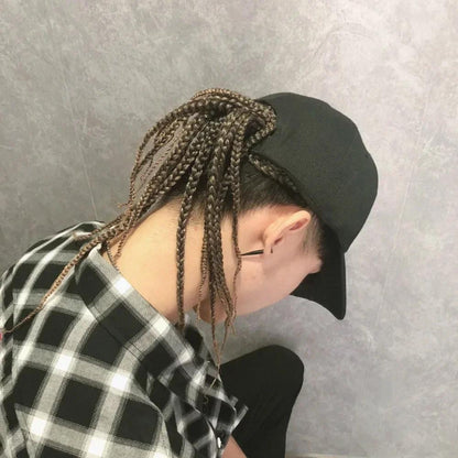 Flätad perukkeps – Snapback-keps med fastsydda dreadlockfläto