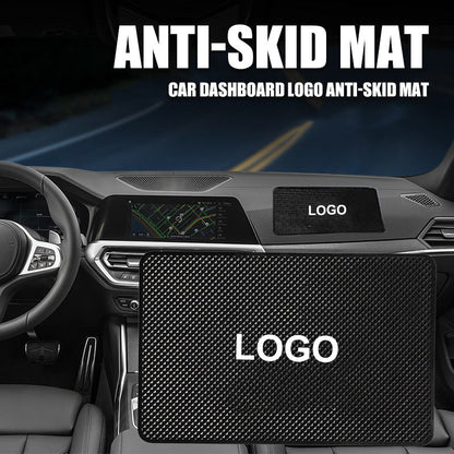 Antihalkmatta med logotyp för bilinstrumentbräda