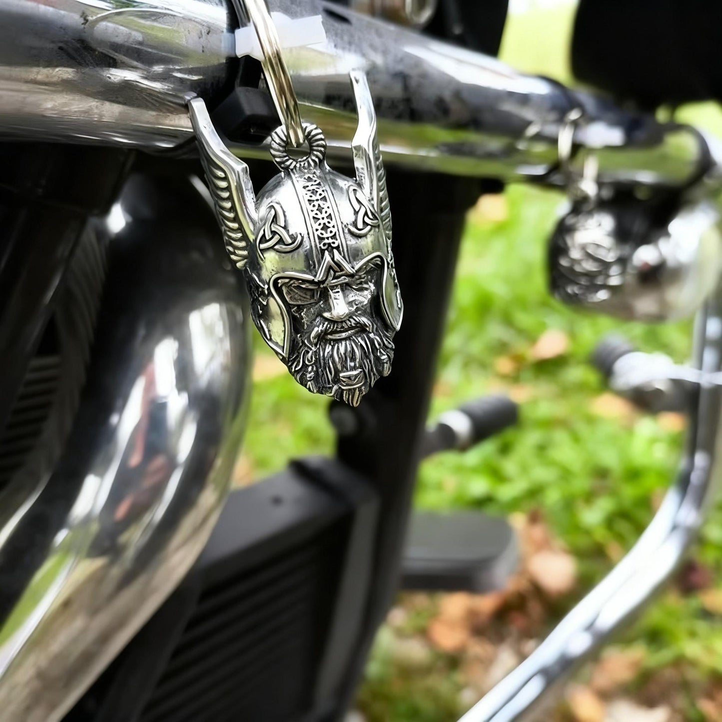 🛡️ Odin Vikinga-amulettnyckelring 🔔