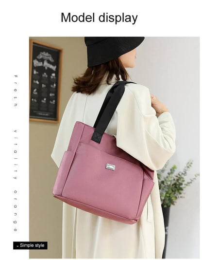🔥Vattenavvisande axelväska i nylon med flera fickor och stor kapacitet👜