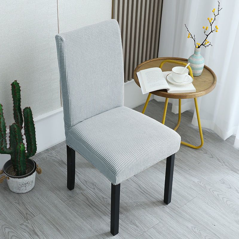 Snygga stolsöverdrag – ge dina gamla stolar ett lyft på nolltid!