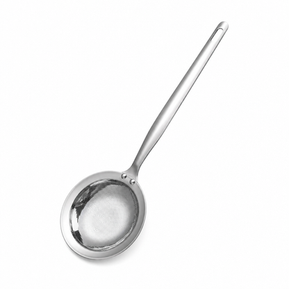 🥣Finmaskig skimmer – tar bort fett, skum och rester i en smidig rörelse